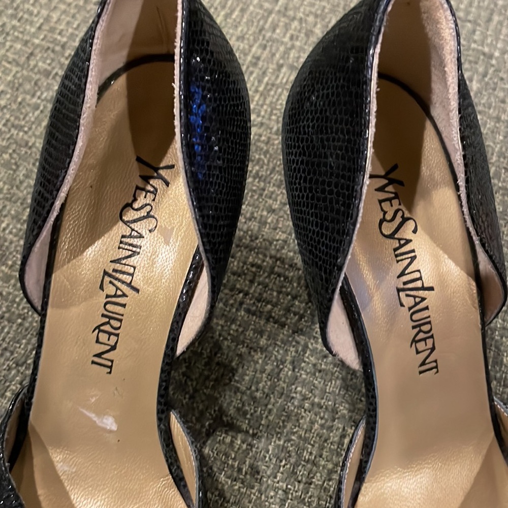Yves Saint Laurent Black Shiny Leather Pumps (sz 6 1/2) - Picture 5 of 9